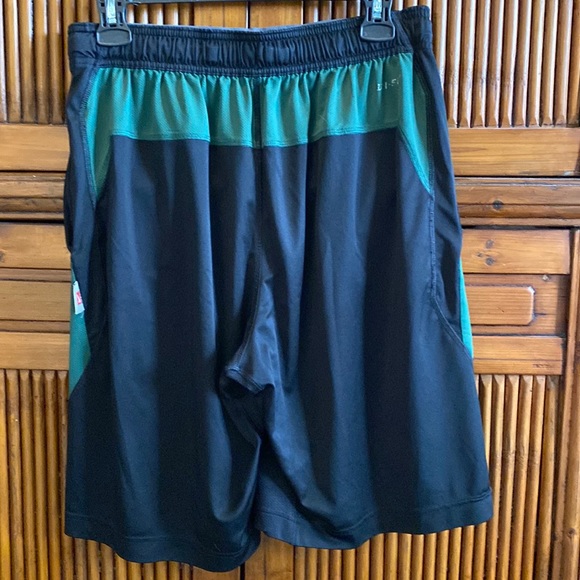 Nike Men’s University of Oregon DriFit shorts - Picture 3 of 10